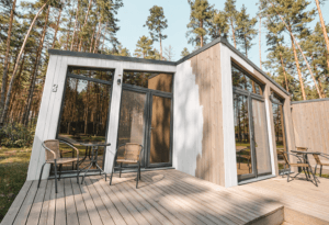Houten huis wit schilderen